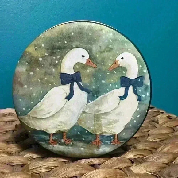 Vintage 80s Winter Geese Collectors Tin - Picture 3 of 5
